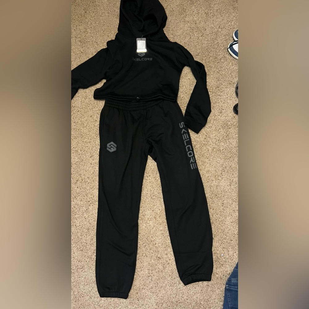Skelcore crop hooded sweatshirt and joggers Sz Sm.. black.. NWT